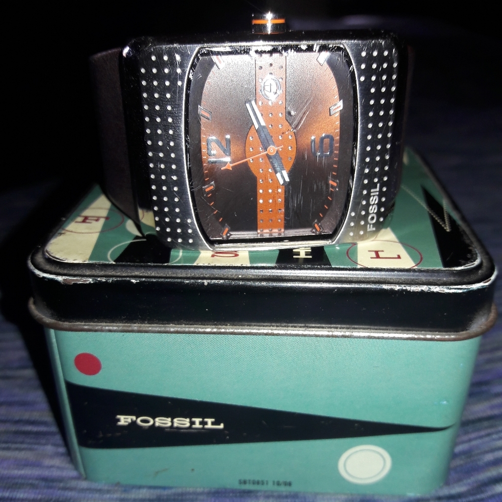 Brown leather fossil watch (used)